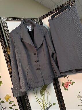 Monroe & Main Black and White Textured Button Jacket, wide lapel, black buttons